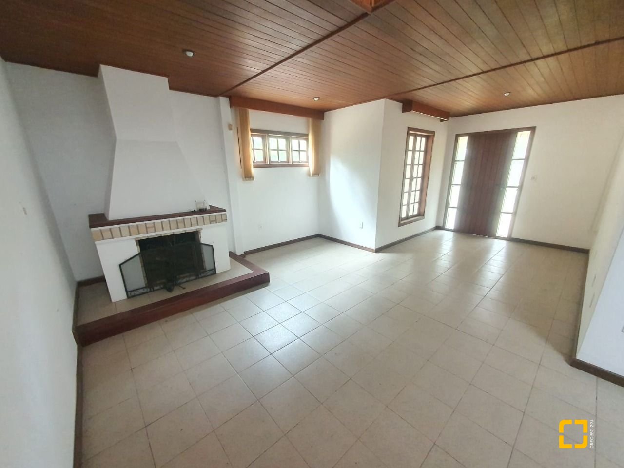 Casa com 350m², 6 quartos (sendo 2 suítes), 4 garagens, no bairro Santo Antônio de Lisboa em Florianópolis