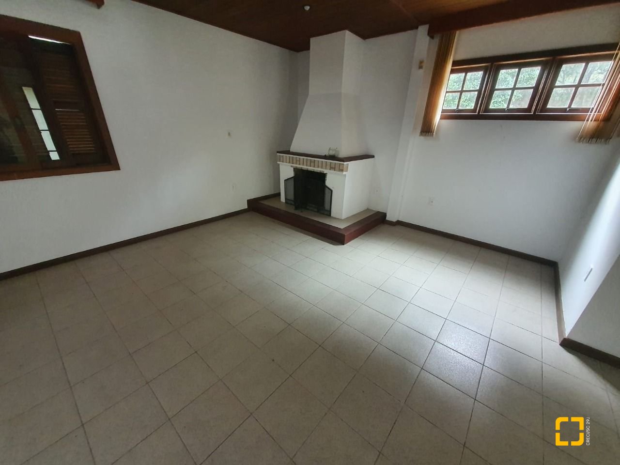 Casa com 350m², 6 quartos (sendo 2 suítes), 4 garagens, no bairro Santo Antônio de Lisboa em Florianópolis