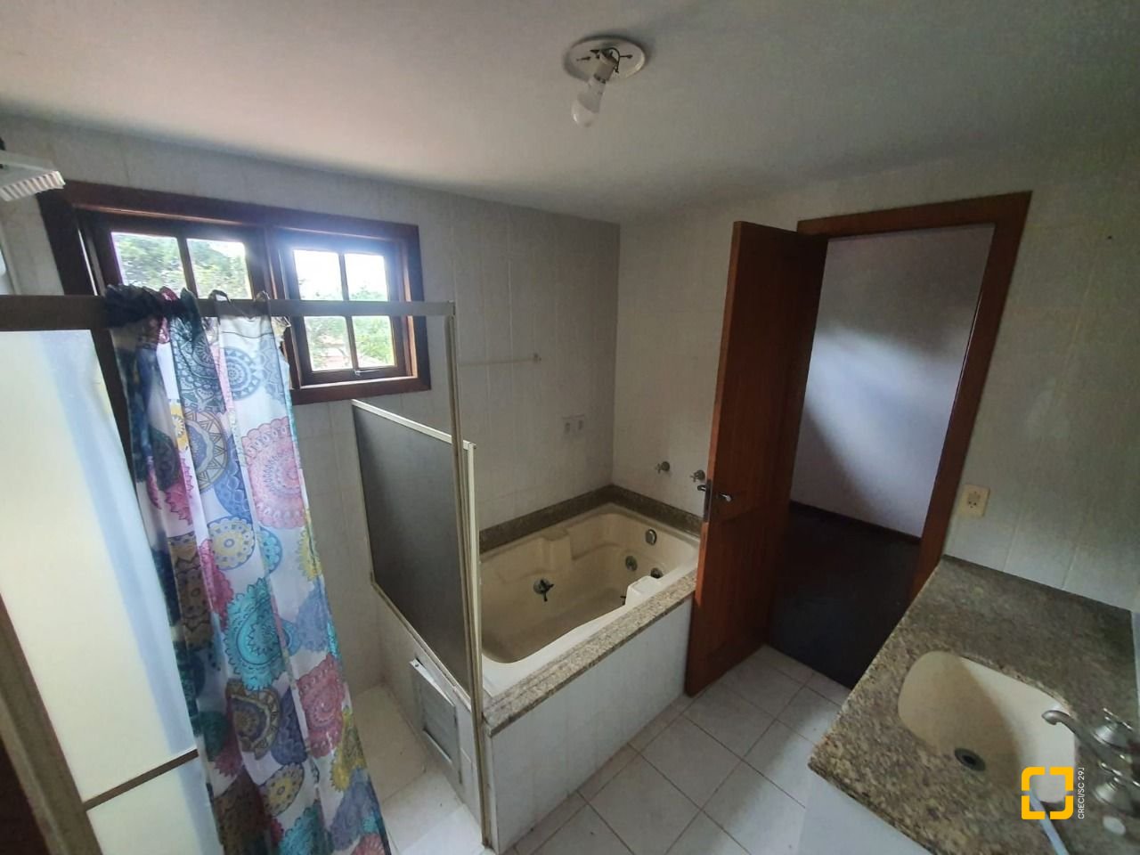 Casa com 350m², 6 quartos (sendo 2 suítes), 4 garagens, no bairro Santo Antônio de Lisboa em Florianópolis