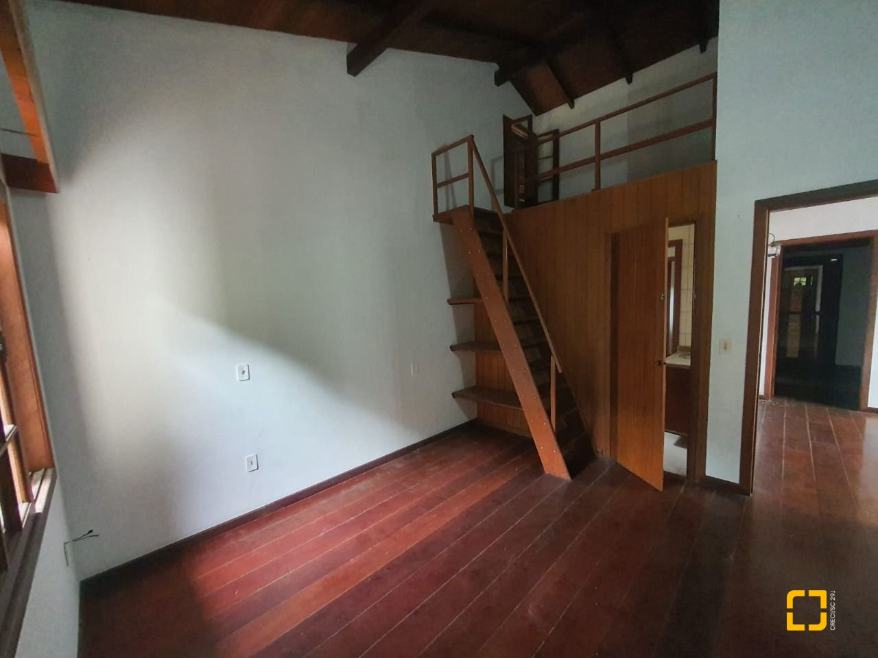 Casa com 350m², 6 quartos (sendo 2 suítes), 4 garagens, no bairro Santo Antônio de Lisboa em Florianópolis