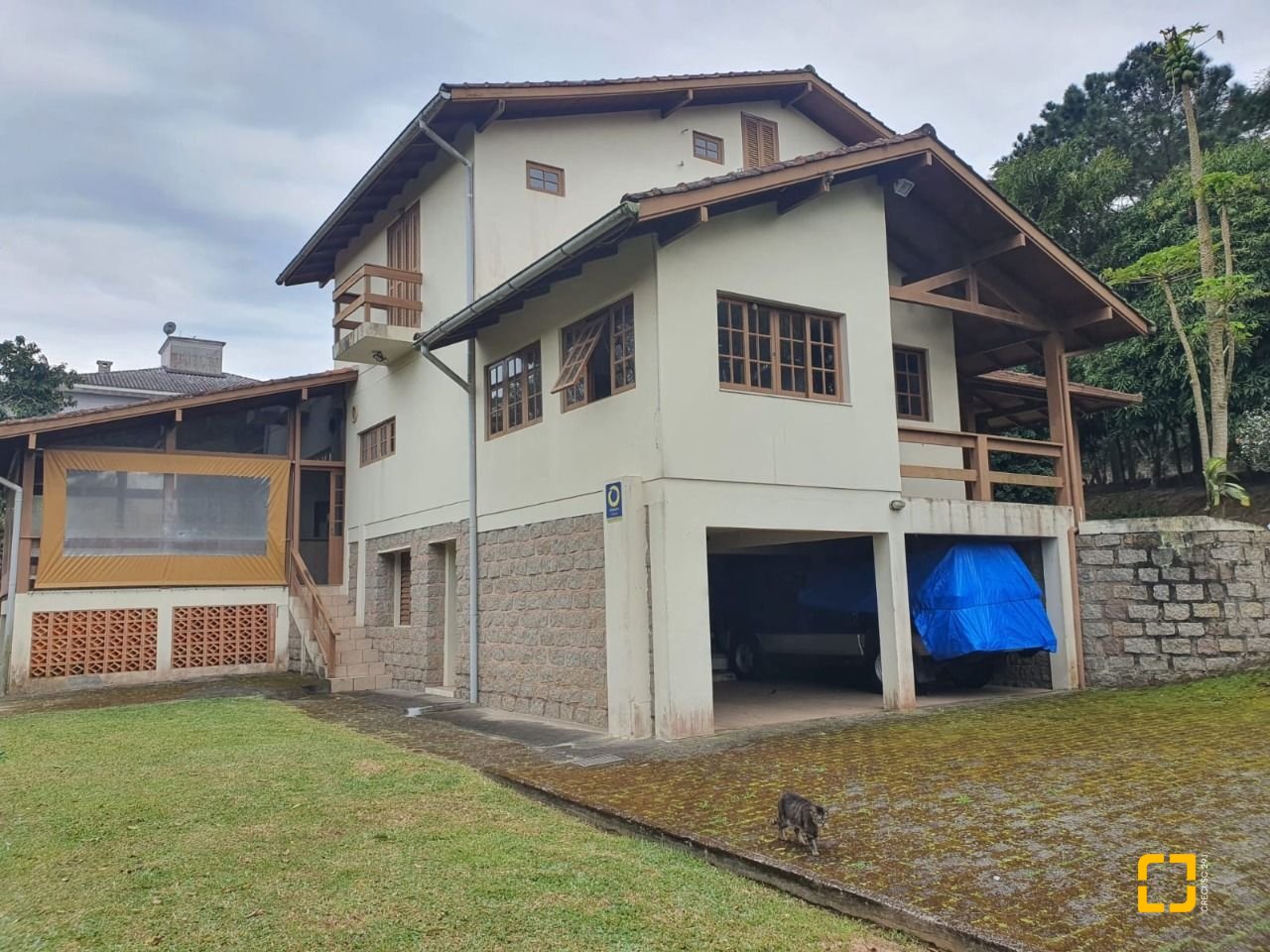 Casa com 350m², 6 quartos (sendo 2 suítes), 4 garagens, no bairro Santo Antônio de Lisboa em Florianópolis