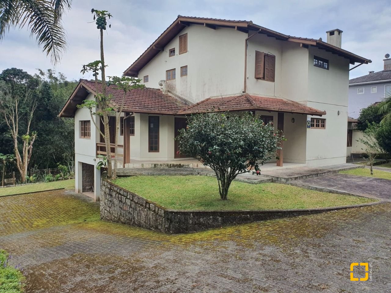 Casa com 350m², 6 quartos (sendo 2 suítes), 4 garagens, no bairro Santo Antônio de Lisboa em Florianópolis