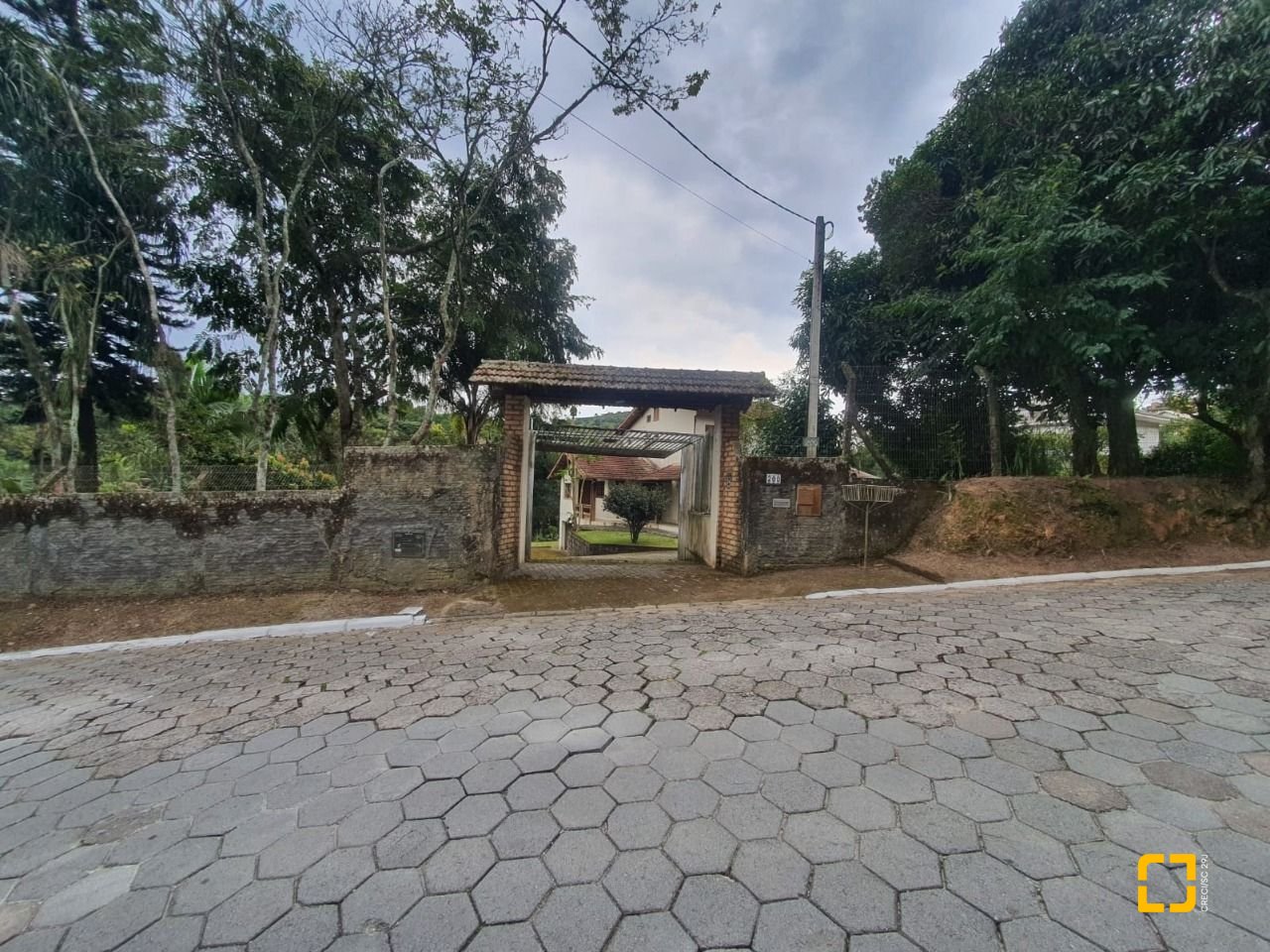 Casa com 350m², 6 quartos (sendo 2 suítes), 4 garagens, no bairro Santo Antônio de Lisboa em Florianópolis