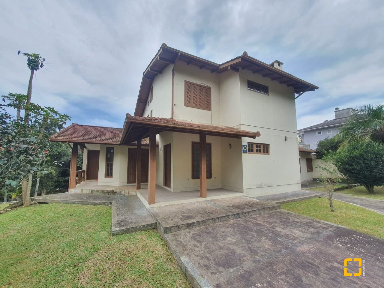 Casa com 350m², 6 quartos (sendo 2 suítes), 4 garagens, no bairro Santo Antônio de Lisboa em Florianópolis