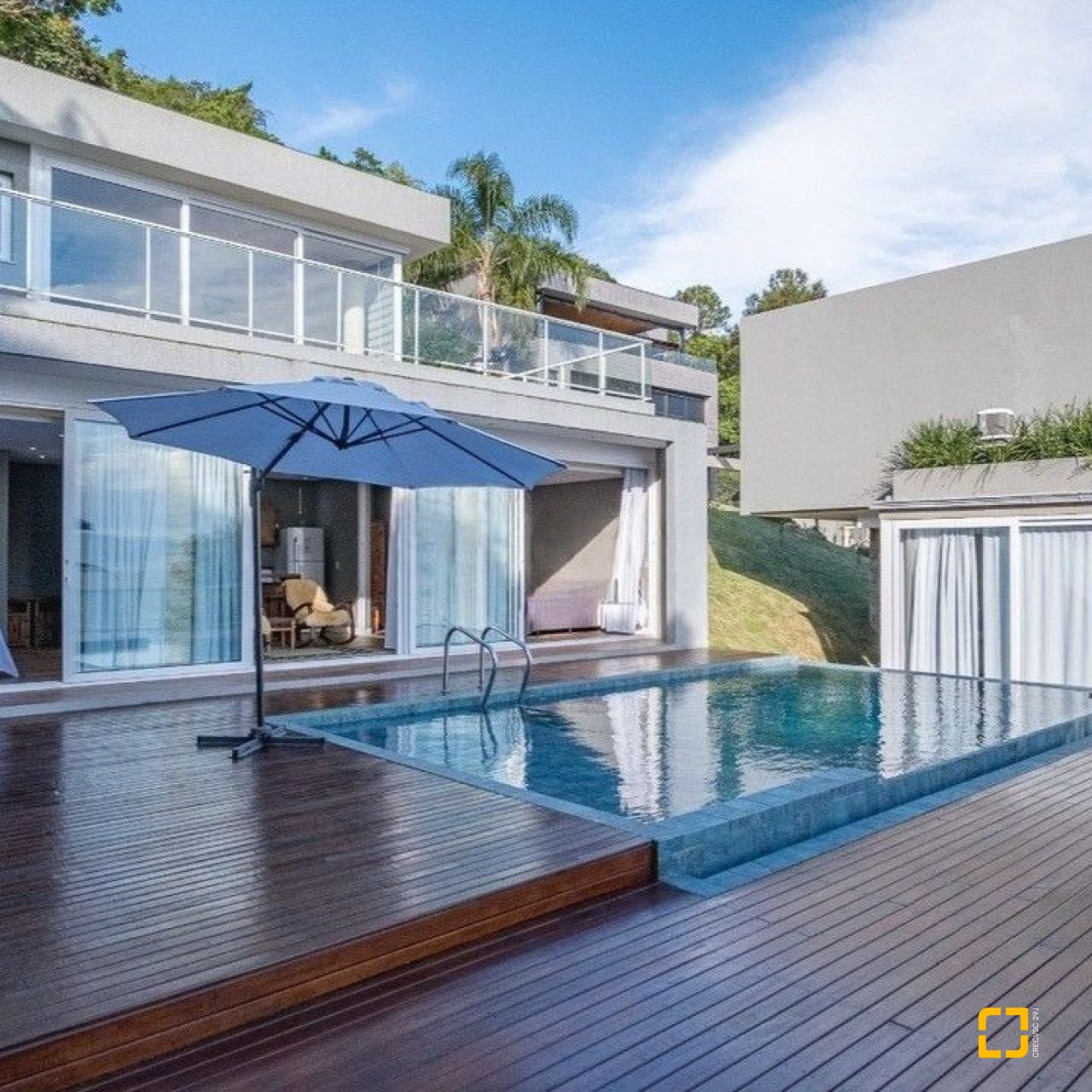 Casa de Condomínio com 680m², 5 quartos (sendo 5 suítes), 6 garagens, no bairro Sambaqui em Florianópolis