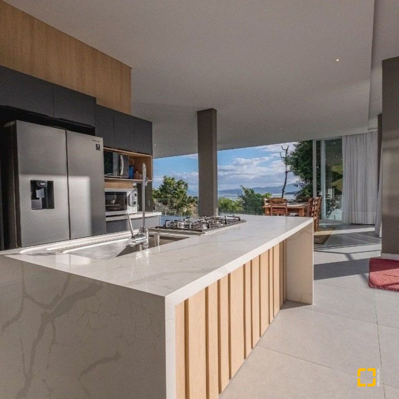 Casa de Condomínio com 680m², 5 quartos (sendo 5 suítes), 6 garagens, no bairro Sambaqui em Florianópolis