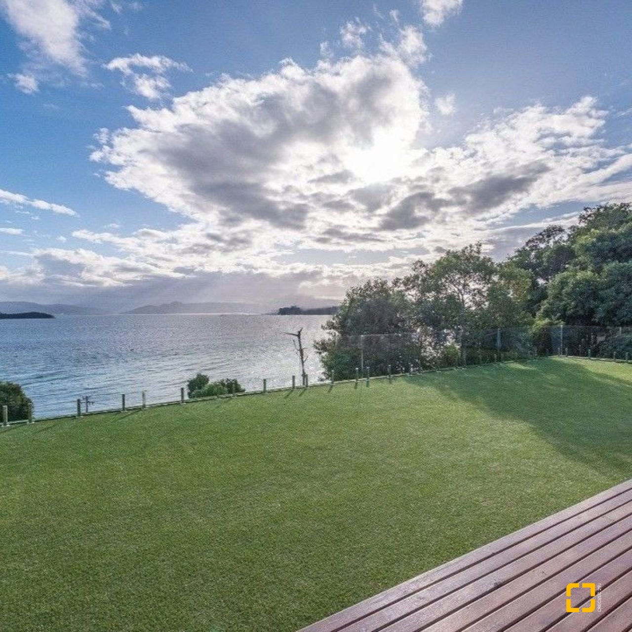 Casa de Condomínio com 680m², 5 quartos (sendo 5 suítes), 6 garagens, no bairro Sambaqui em Florianópolis