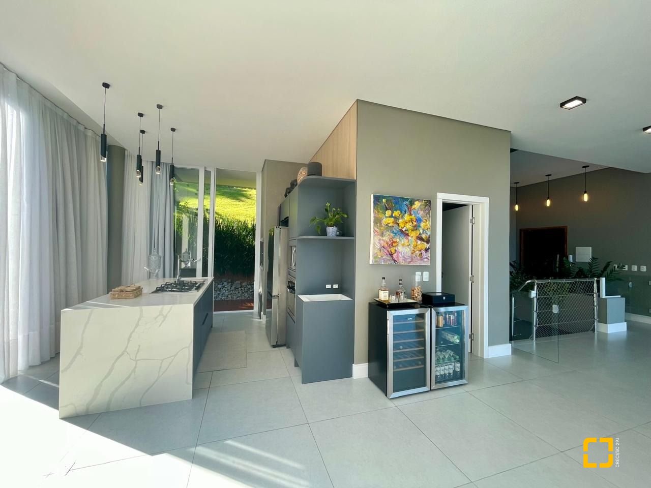 Casa de Condomínio com 680m², 5 quartos (sendo 5 suítes), 6 garagens, no bairro Sambaqui em Florianópolis