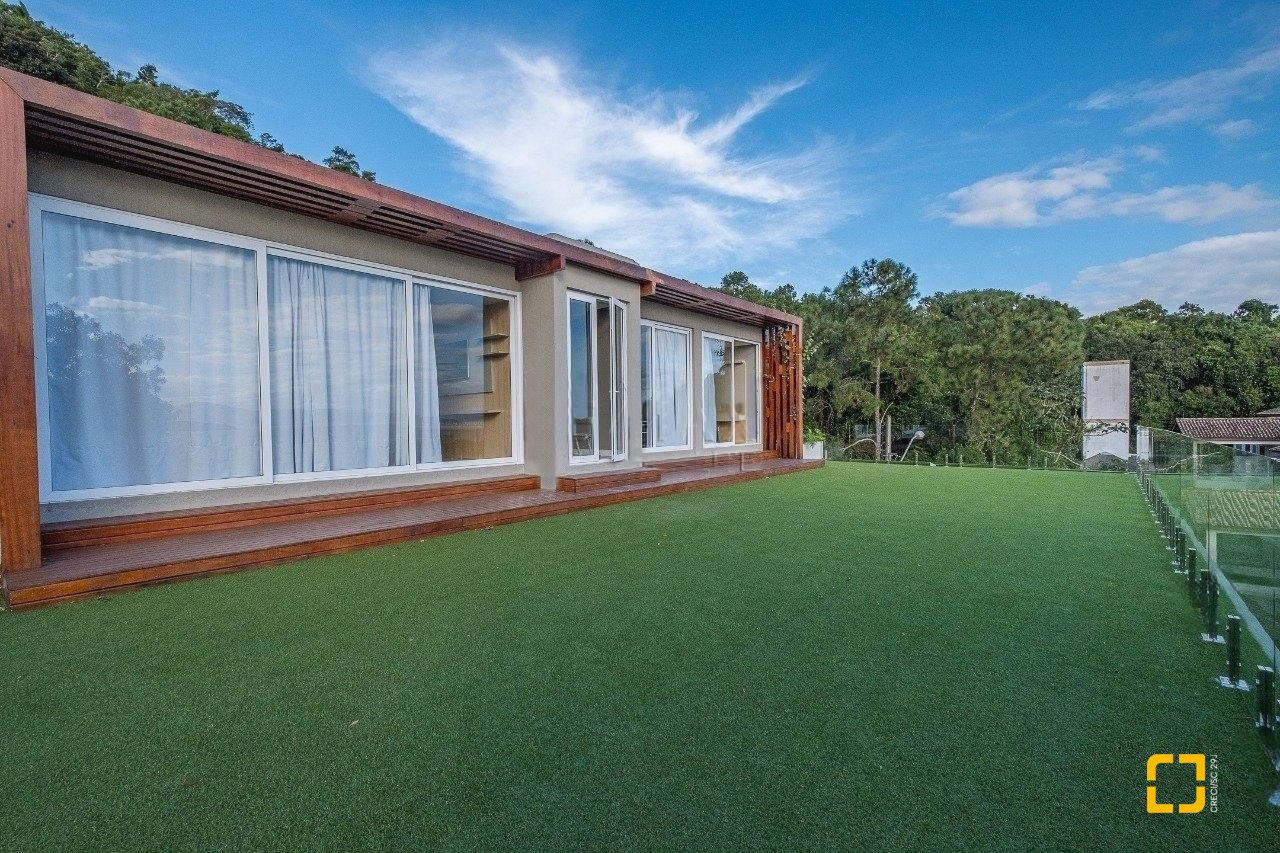 Casa de Condomínio com 680m², 5 quartos (sendo 5 suítes), 6 garagens, no bairro Sambaqui em Florianópolis
