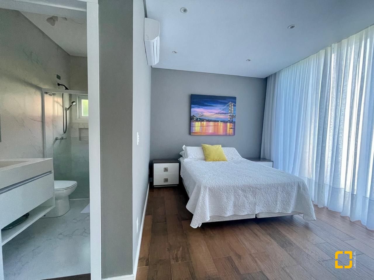 Casa de Condomínio com 680m², 5 quartos (sendo 5 suítes), 6 garagens, no bairro Sambaqui em Florianópolis