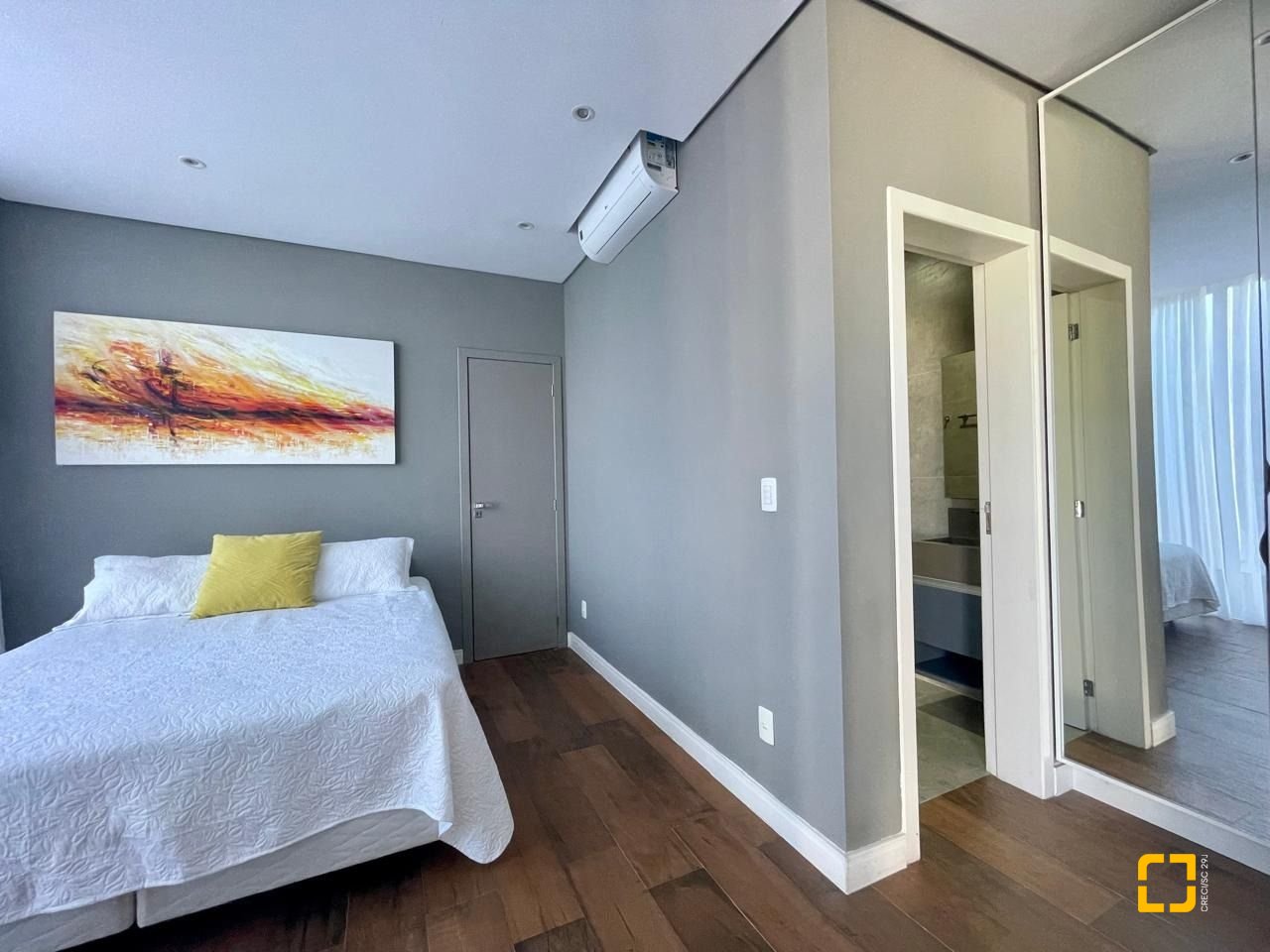 Casa de Condomínio com 680m², 5 quartos (sendo 5 suítes), 6 garagens, no bairro Sambaqui em Florianópolis