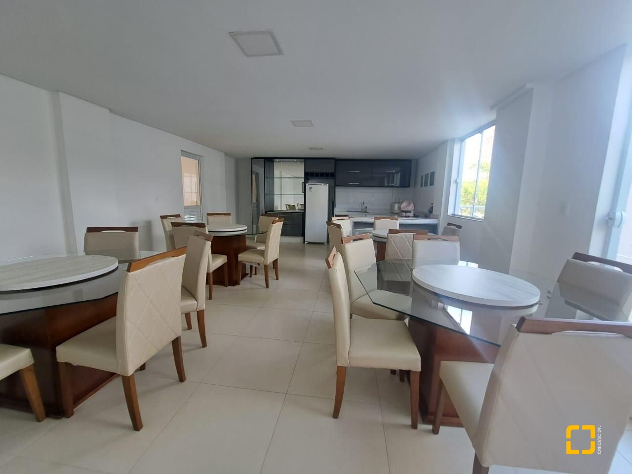 Apartamento com 61m², 3 quartos (sendo 1 suíte), 2 garagens, no bairro Pedra Branca em Palhoça