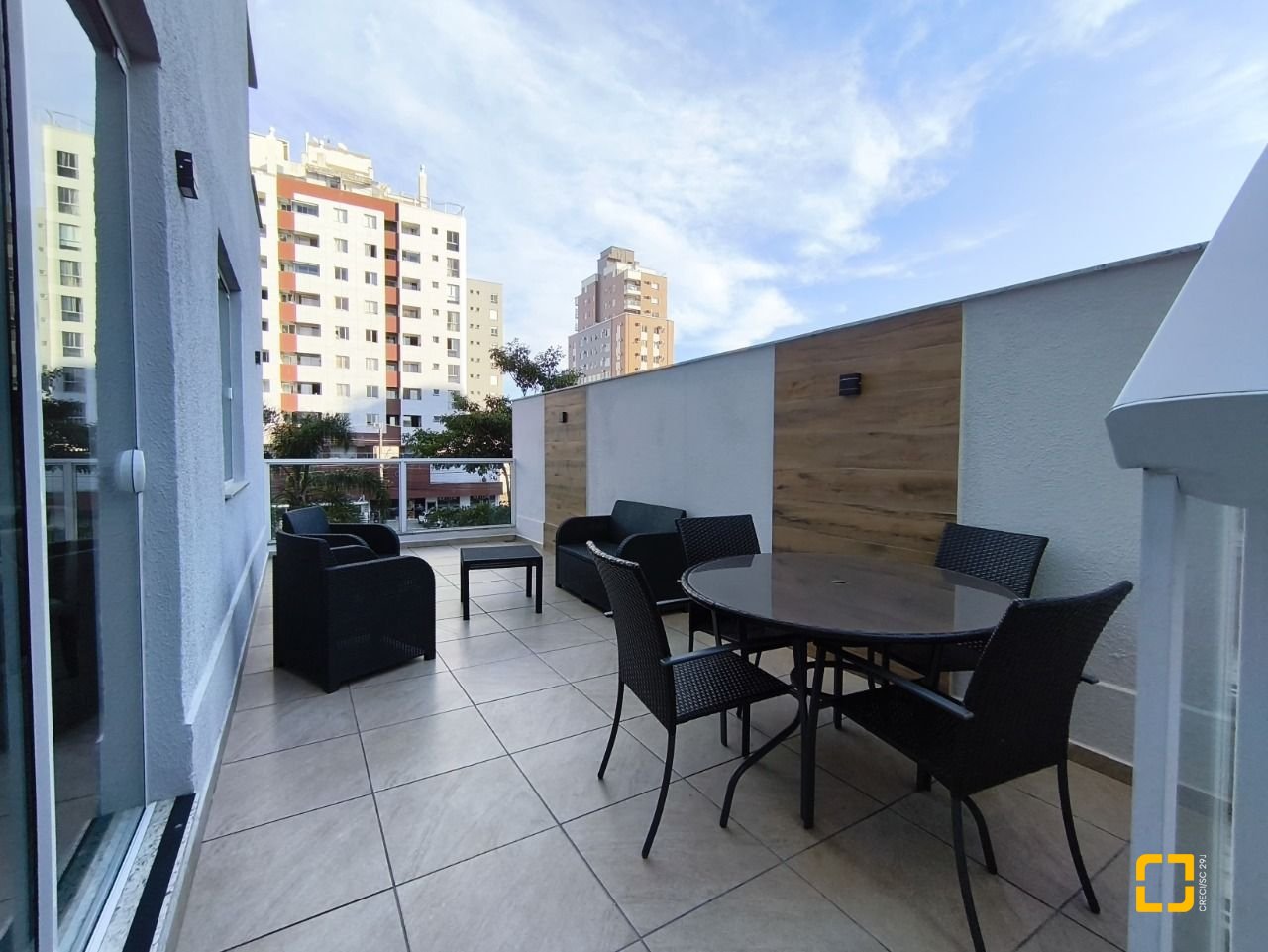 Apartamento com 61m², 3 quartos (sendo 1 suíte), 2 garagens, no bairro Pedra Branca em Palhoça