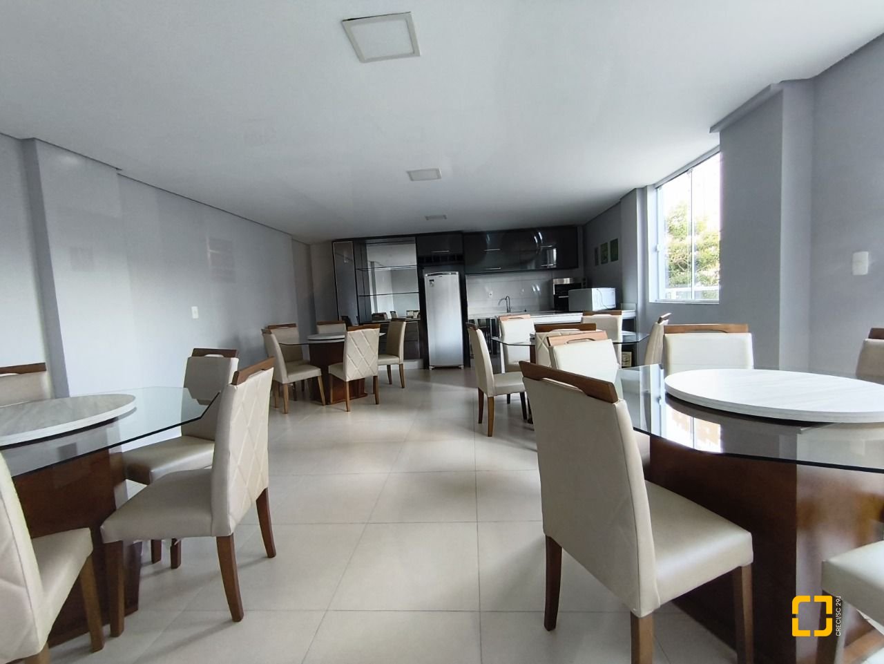 Apartamento com 61m², 2 quartos (sendo 1 suíte), 2 garagens, no bairro Pedra Branca em Palhoça