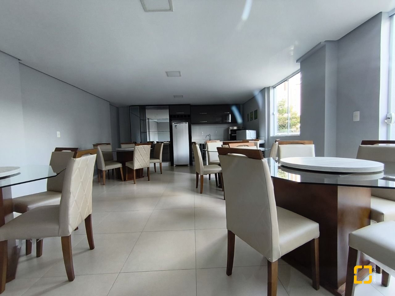 Apartamento com 61m², 2 quartos (sendo 1 suíte), 2 garagens, no bairro Pedra Branca em Palhoça