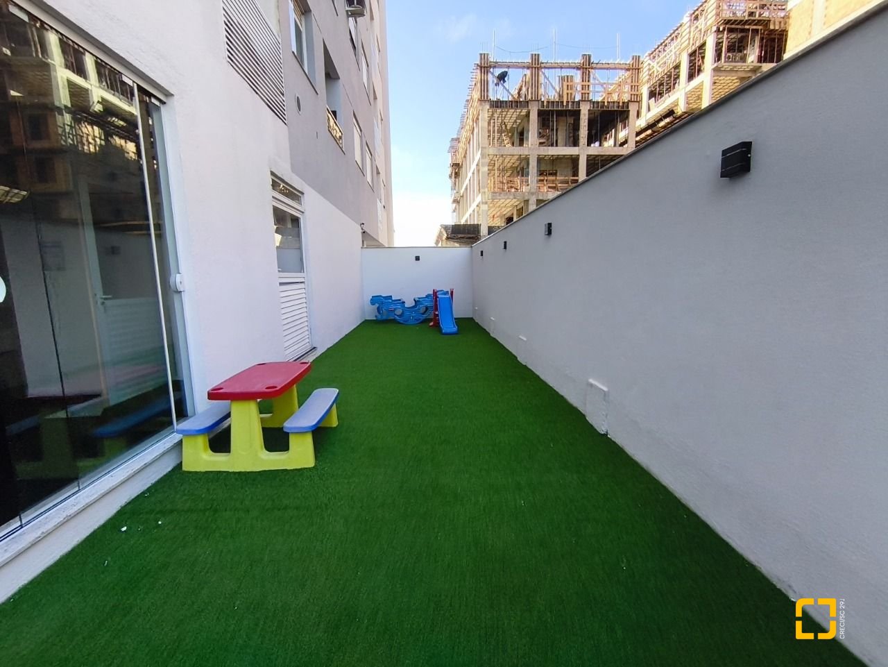 Apartamento com 61m², 2 quartos (sendo 1 suíte), 2 garagens, no bairro Pedra Branca em Palhoça