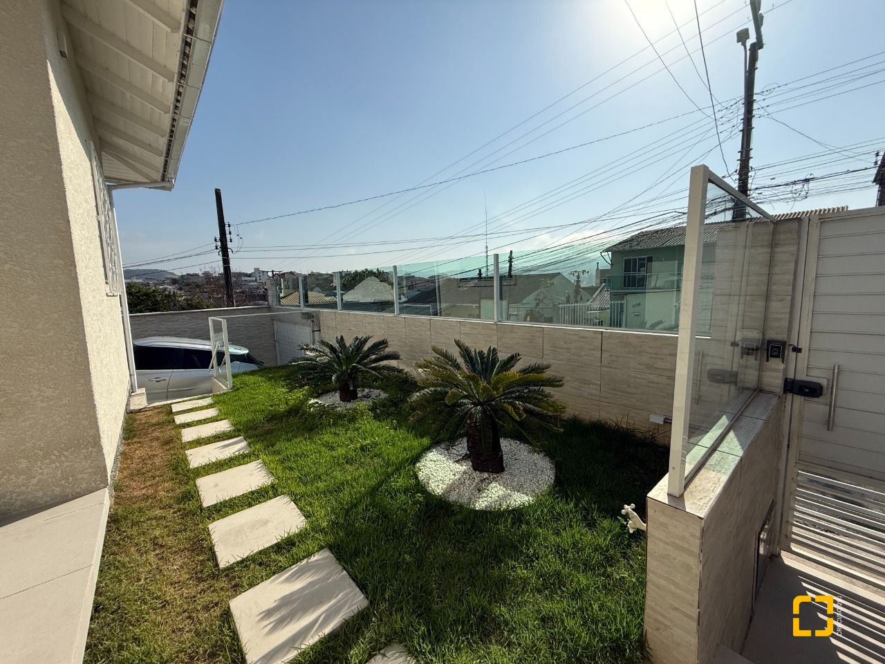 Casa com 112m², 3 quartos, 2 garagens, no bairro Ipiranga em São José