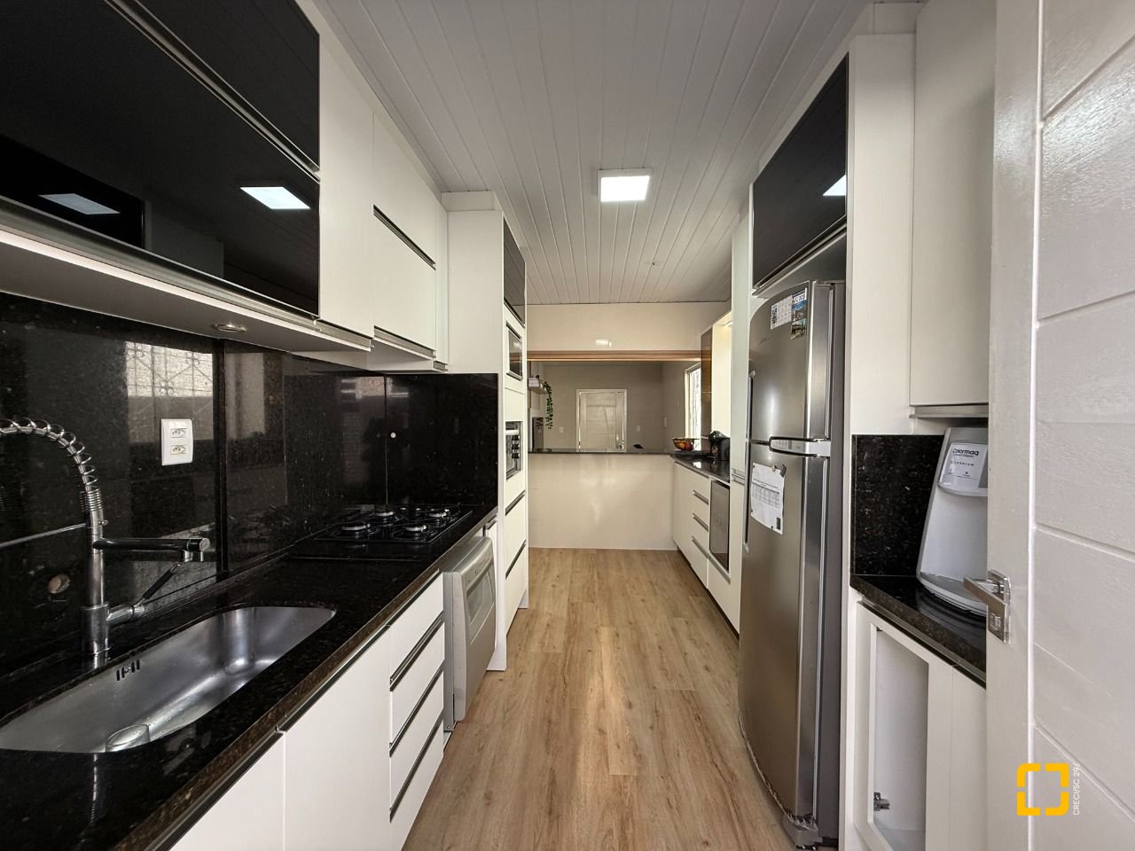 Casa com 112m², 3 quartos, 2 garagens, no bairro Ipiranga em São José