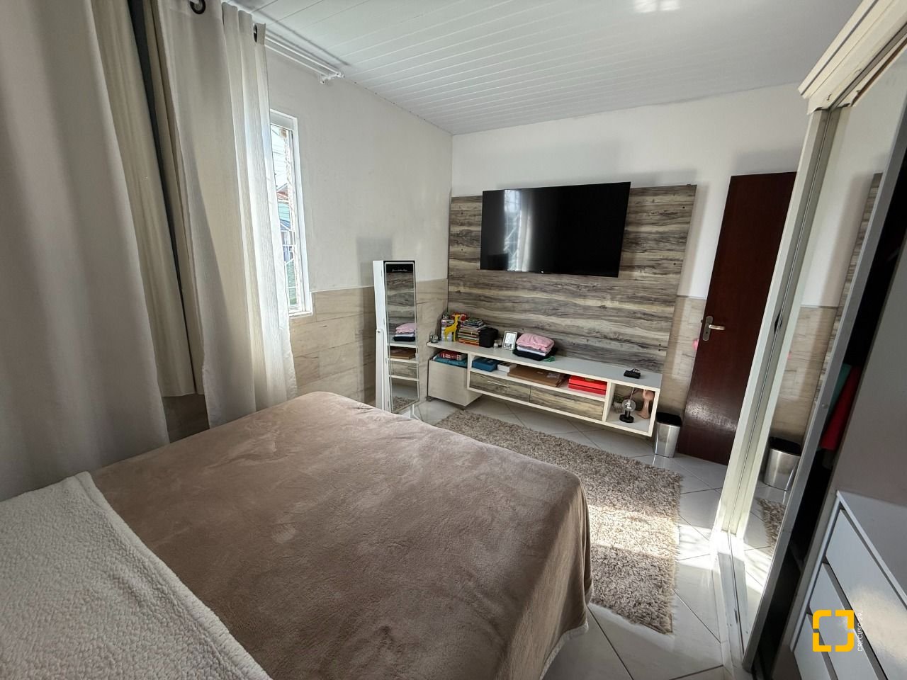 Casa com 112m², 3 quartos, 2 garagens, no bairro Ipiranga em São José