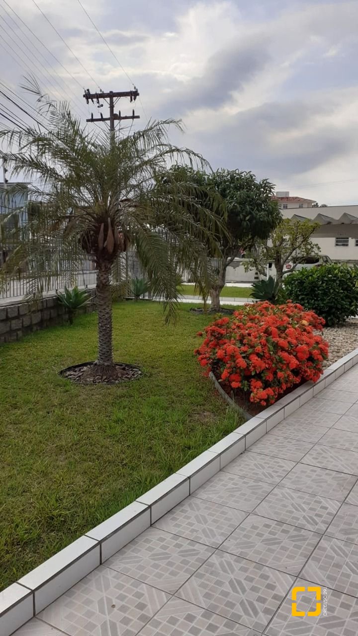 Apartamento com 72m², 3 quartos, 1 garagem, no bairro Canto em Florianópolis