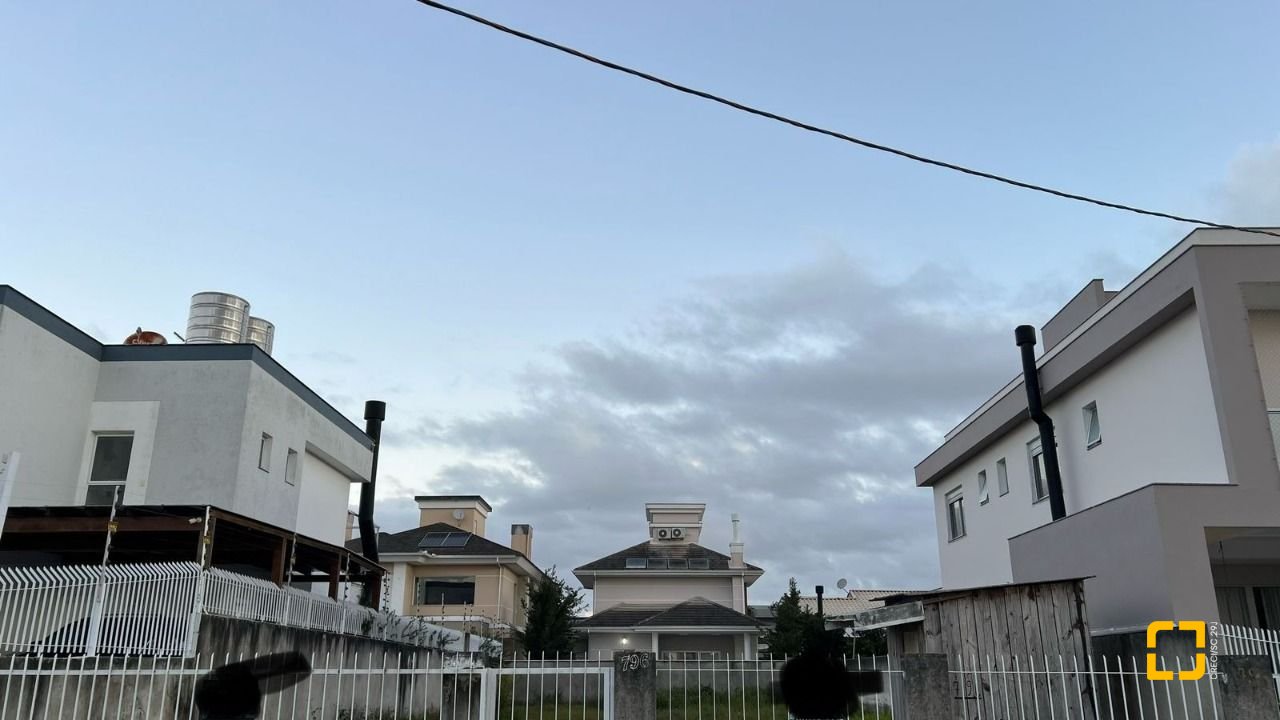 Terreno com 360m², no bairro Carianos em Florianópolis