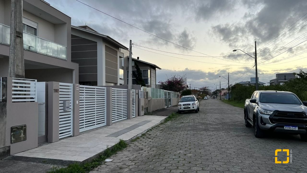 Terreno com 360m², no bairro Carianos em Florianópolis