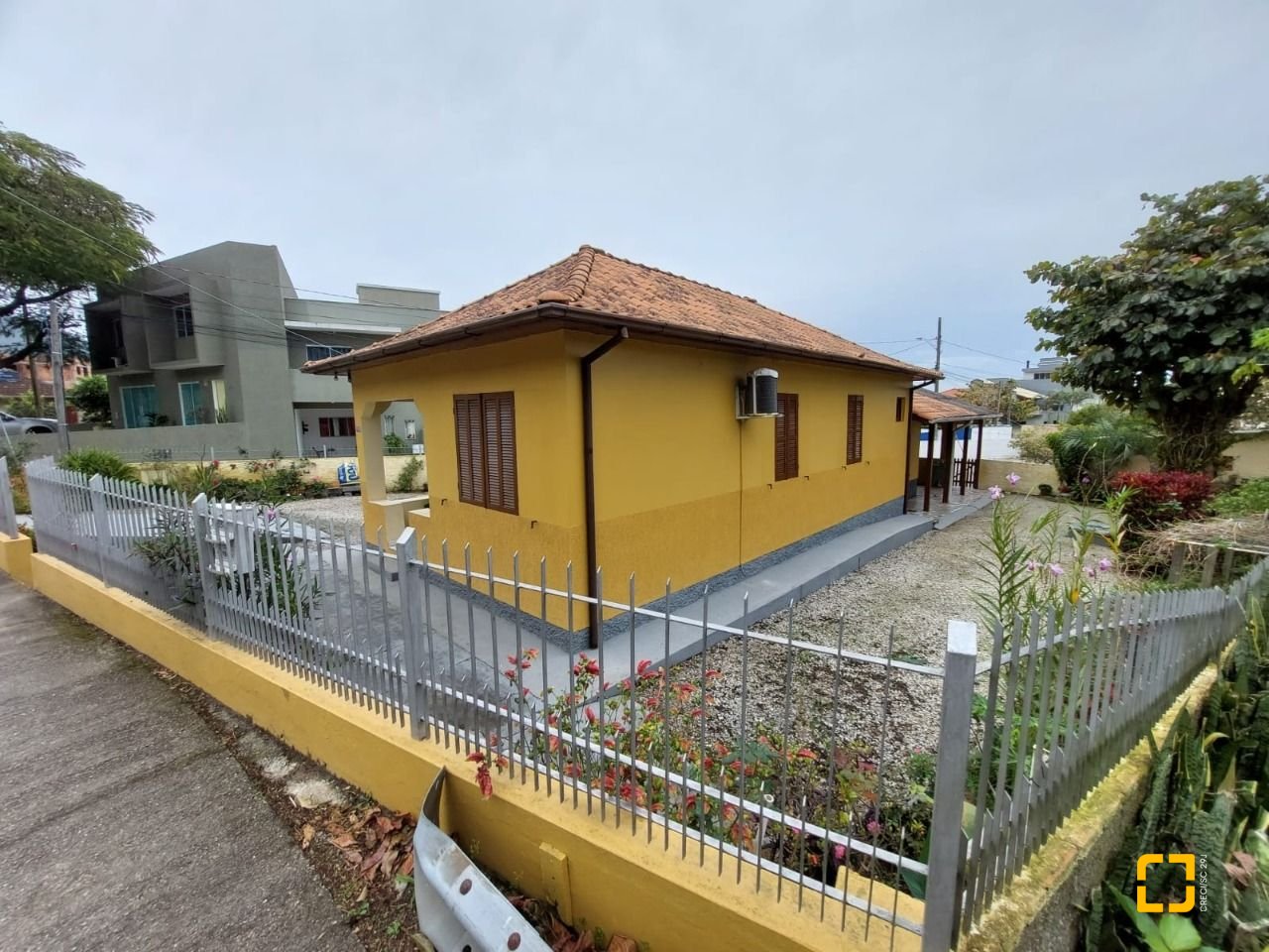 Terreno com 896m², no bairro Ribeirão da Ilha em Florianópolis