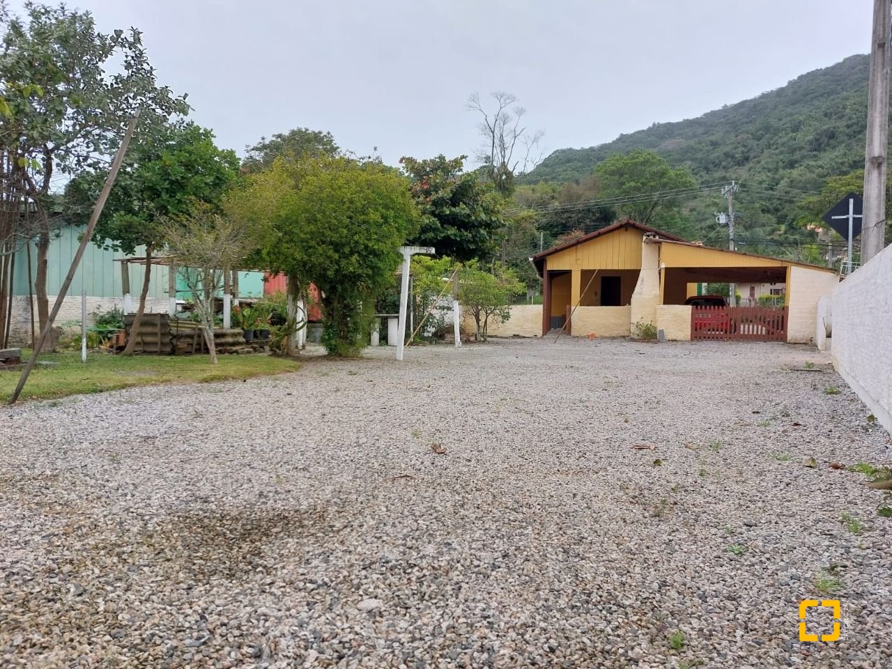 Terreno com 896m², no bairro Ribeirão da Ilha em Florianópolis