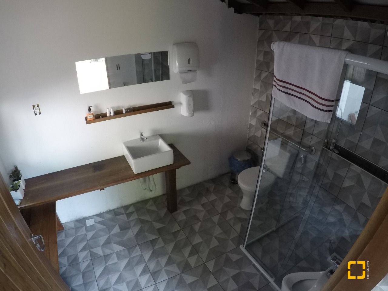 Casa com 80m², 1 quarto, 4 garagens, no bairro Sambaqui em Florianópolis