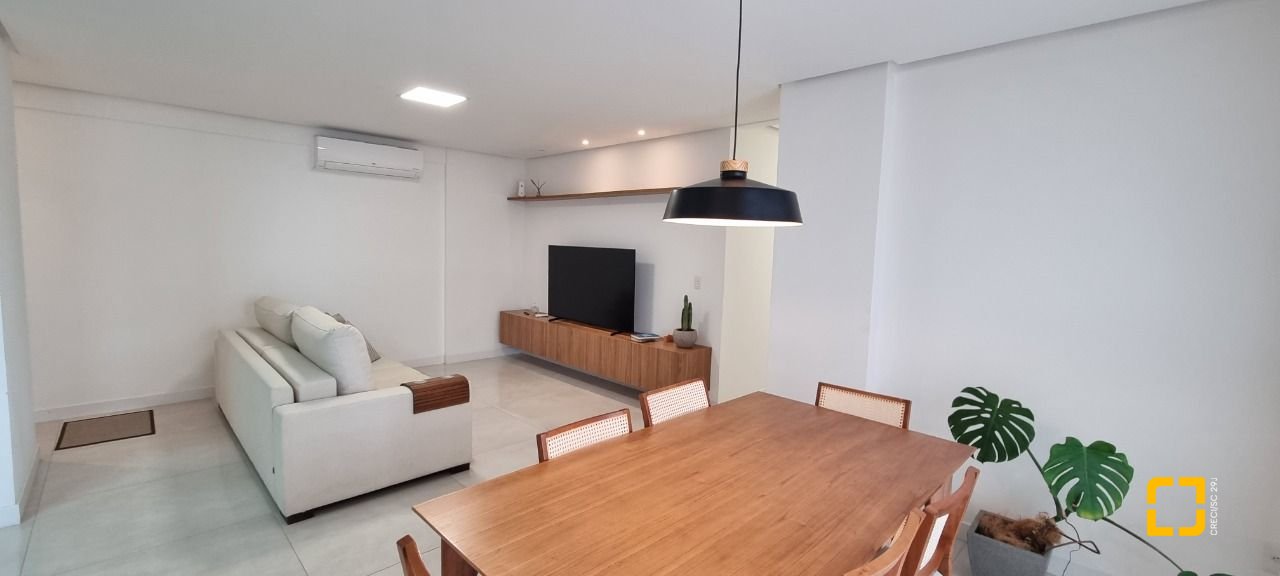 Apartamento com 120m², 3 quartos (sendo 1 suíte), 1 garagem, no bairro Nossa Senhora do Rosário em São José