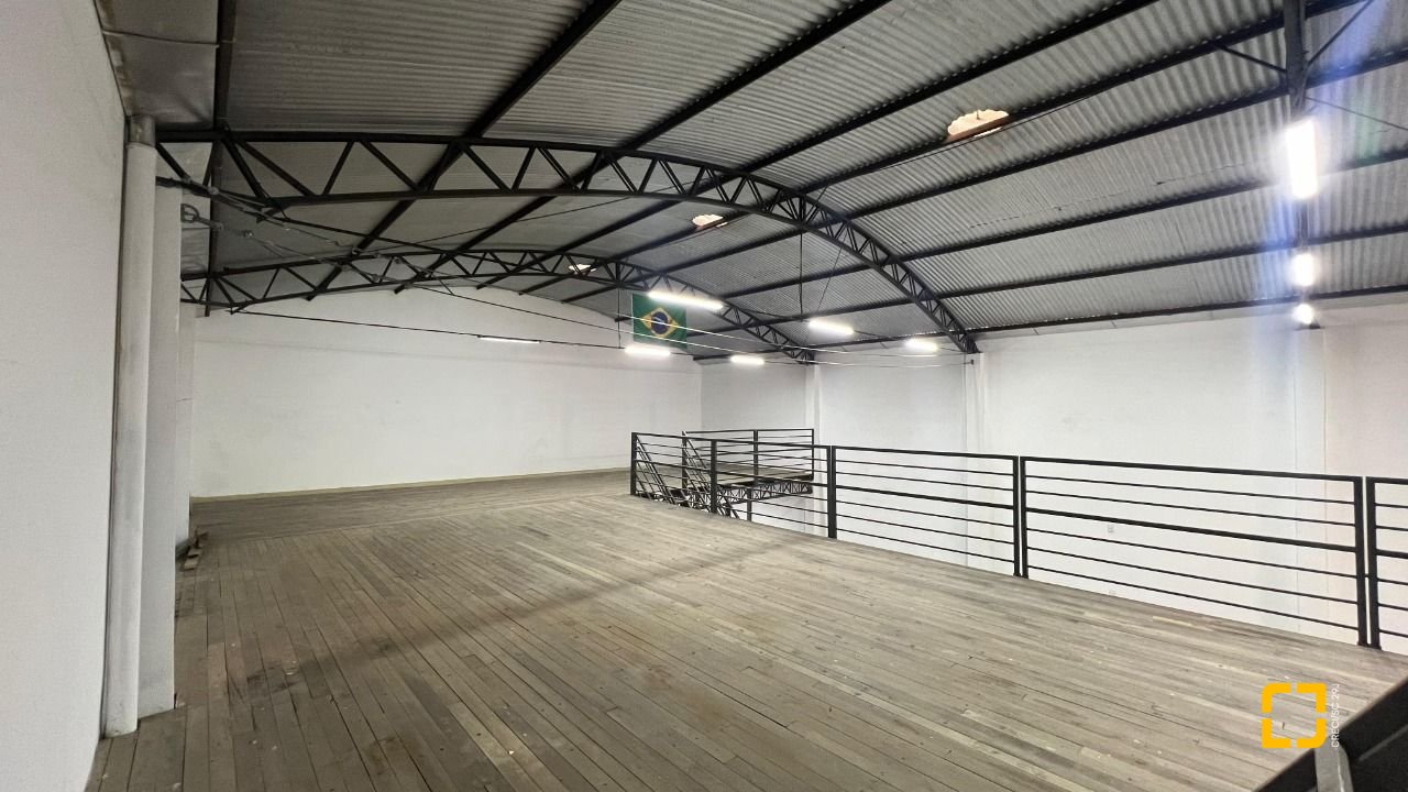 Galpão com 450m², no bairro Barreiros em São José