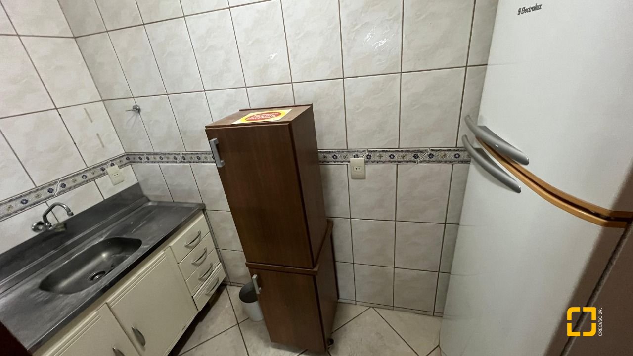Galpão com 450m², no bairro Barreiros em São José