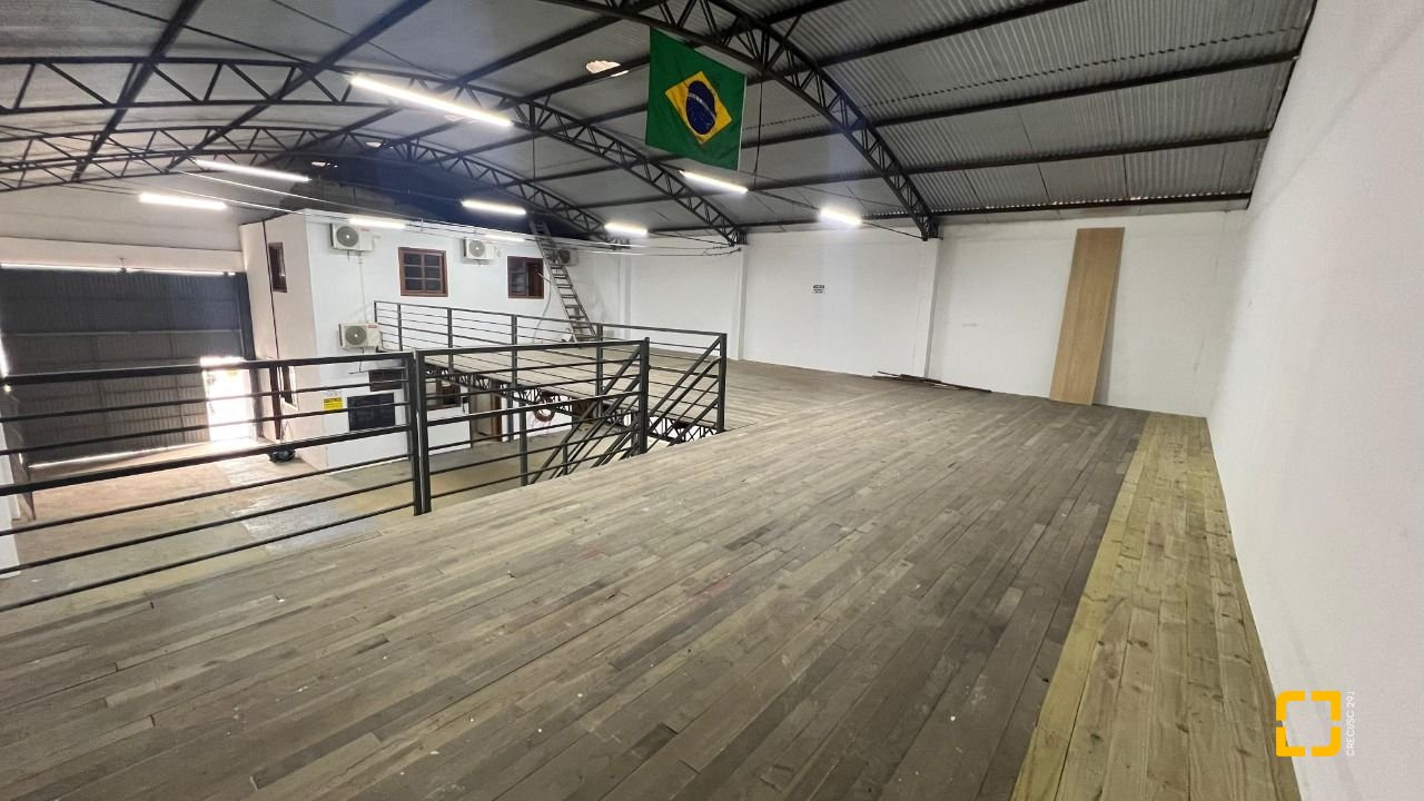 Galpão com 450m², no bairro Barreiros em São José