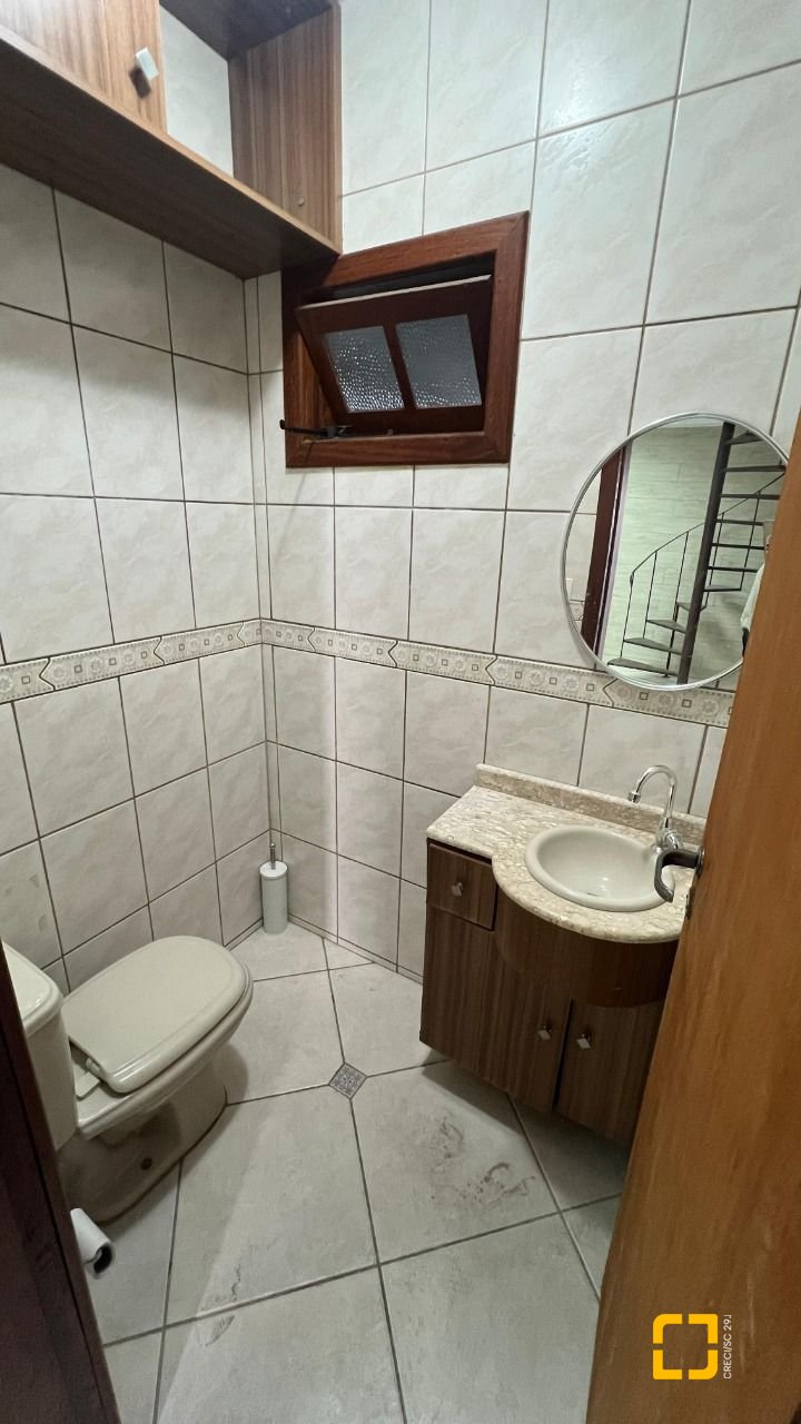 Galpão com 450m², no bairro Barreiros em São José