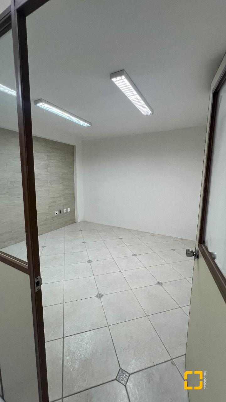 Galpão com 450m², no bairro Barreiros em São José