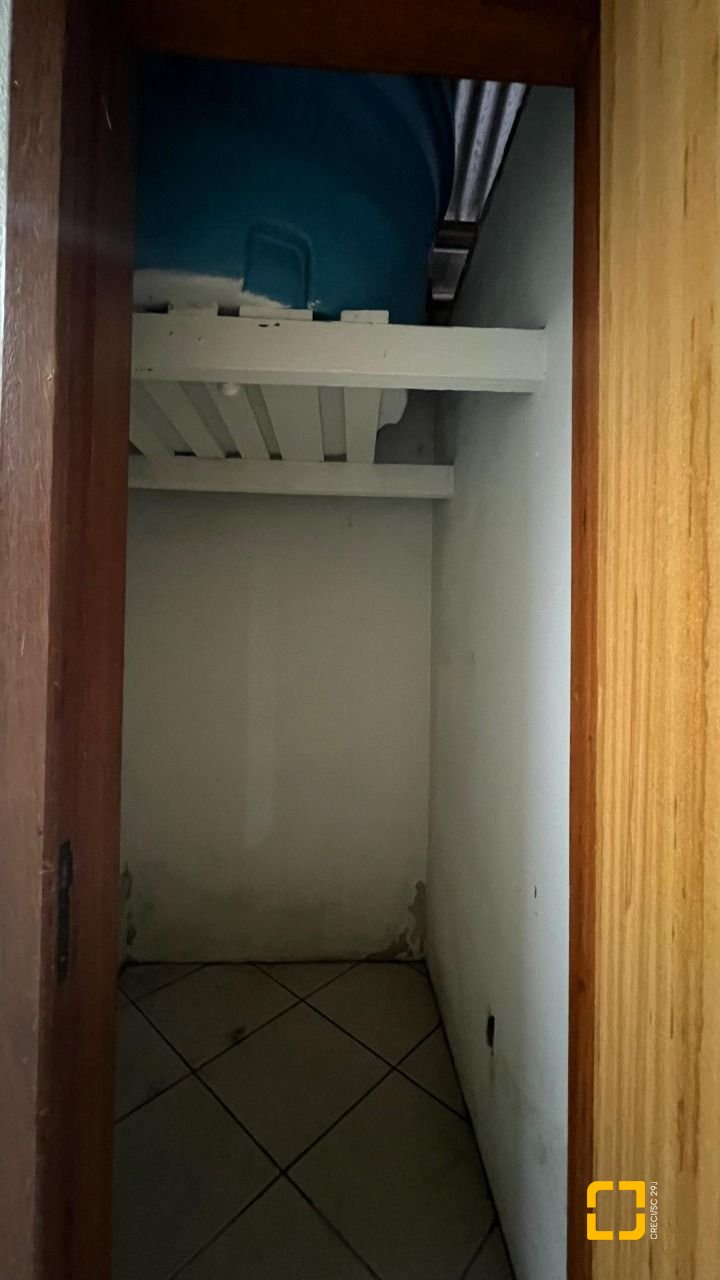 Galpão com 450m², no bairro Barreiros em São José