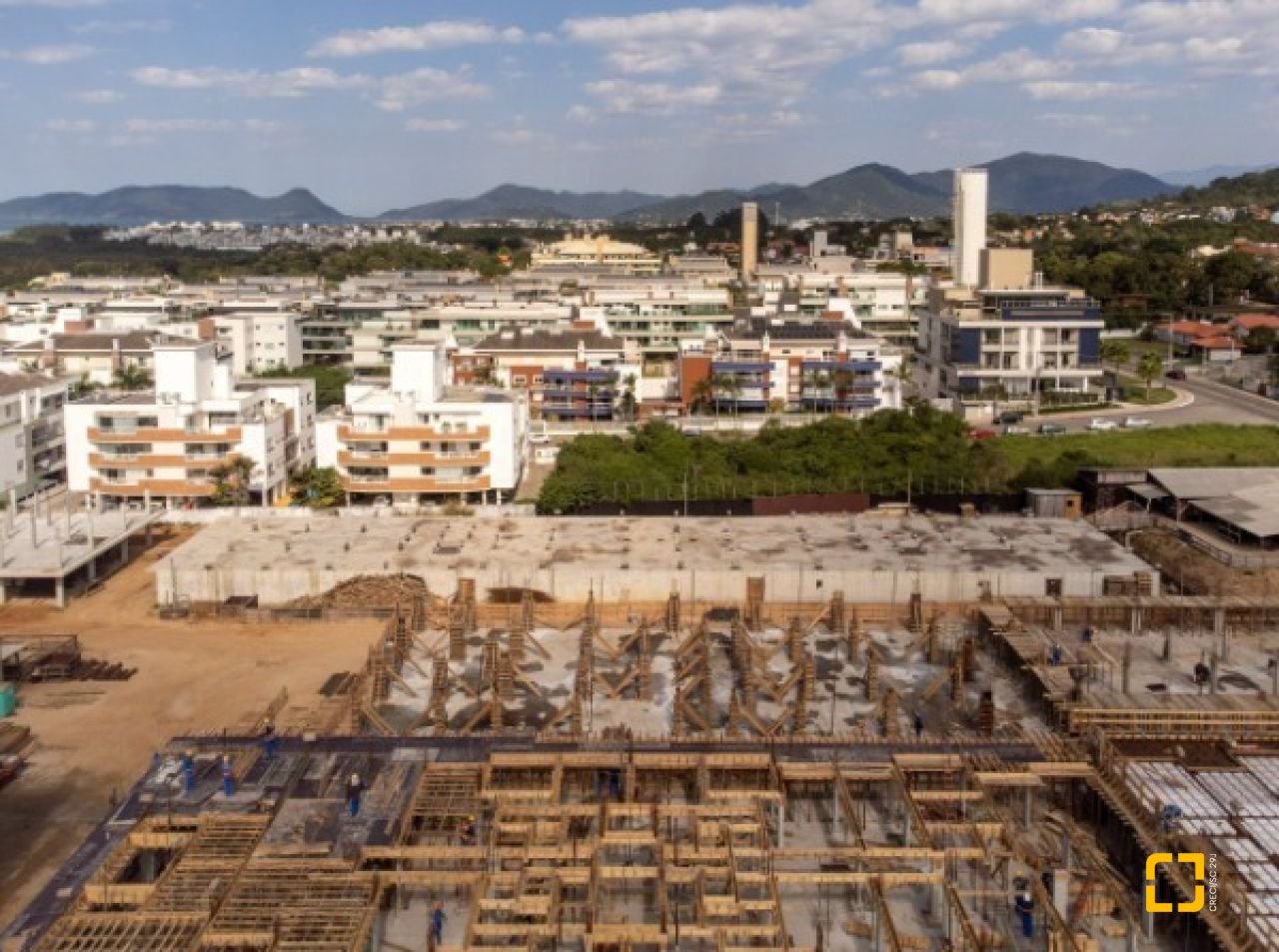 Apartamento com 73m², 3 quartos (sendo 1 suíte), 3 garagens, no bairro Campeche em Florianópolis