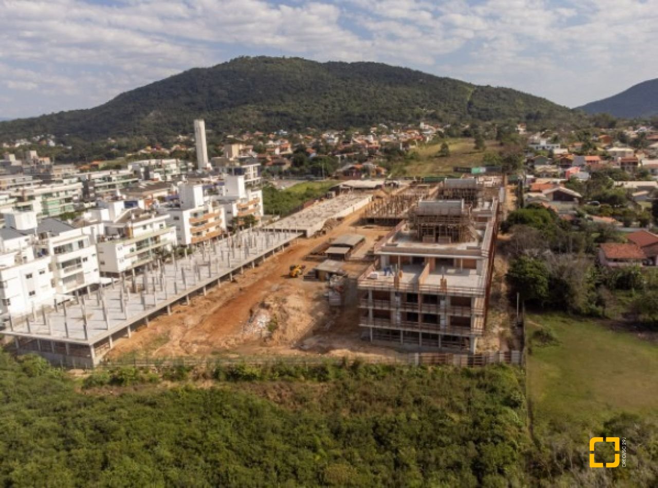 Apartamento com 73m², 3 quartos (sendo 1 suíte), 3 garagens, no bairro Campeche em Florianópolis