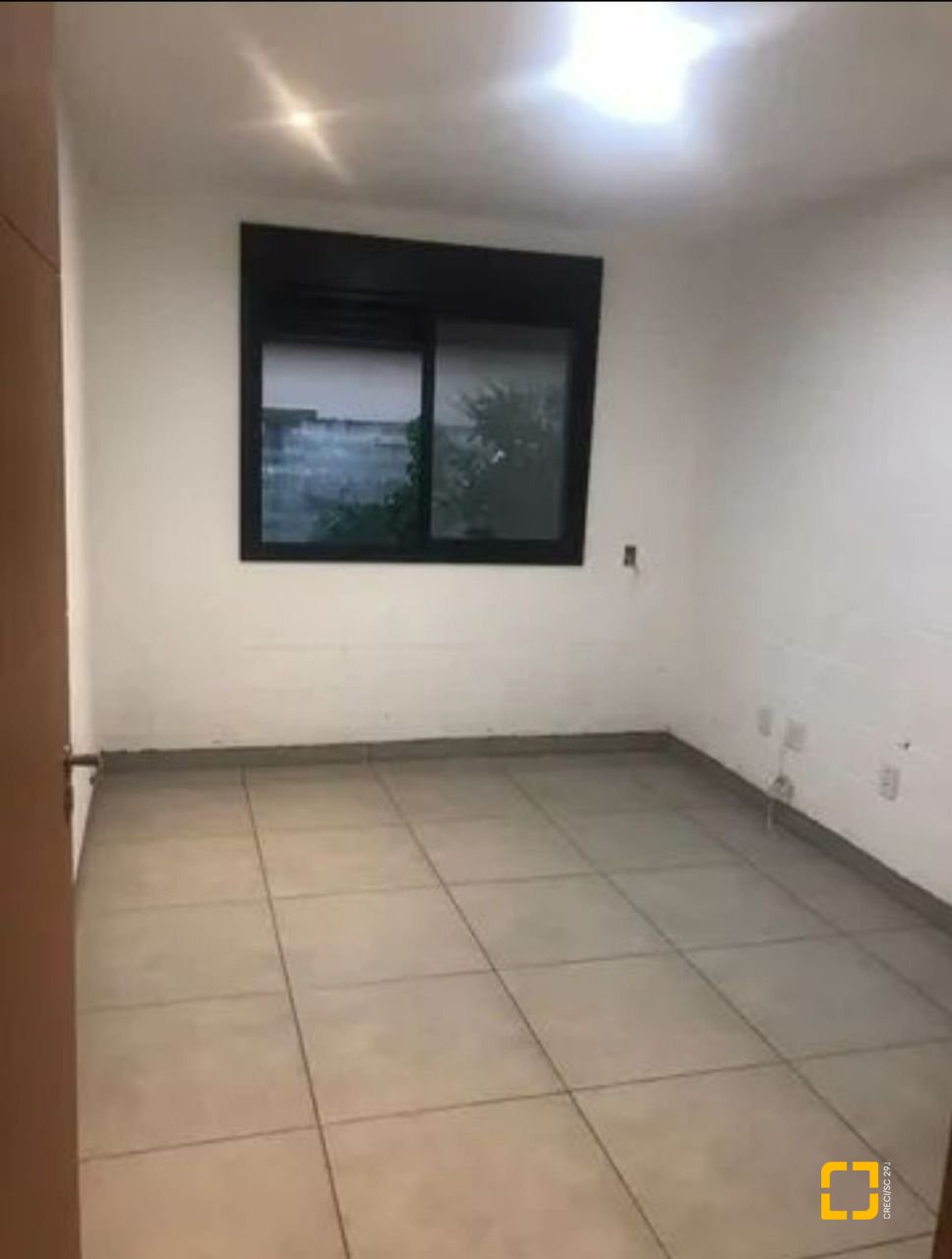Casa com 180m², 2 quartos (sendo 2 suítes), 3 garagens, no bairro Ratones em Florianópolis