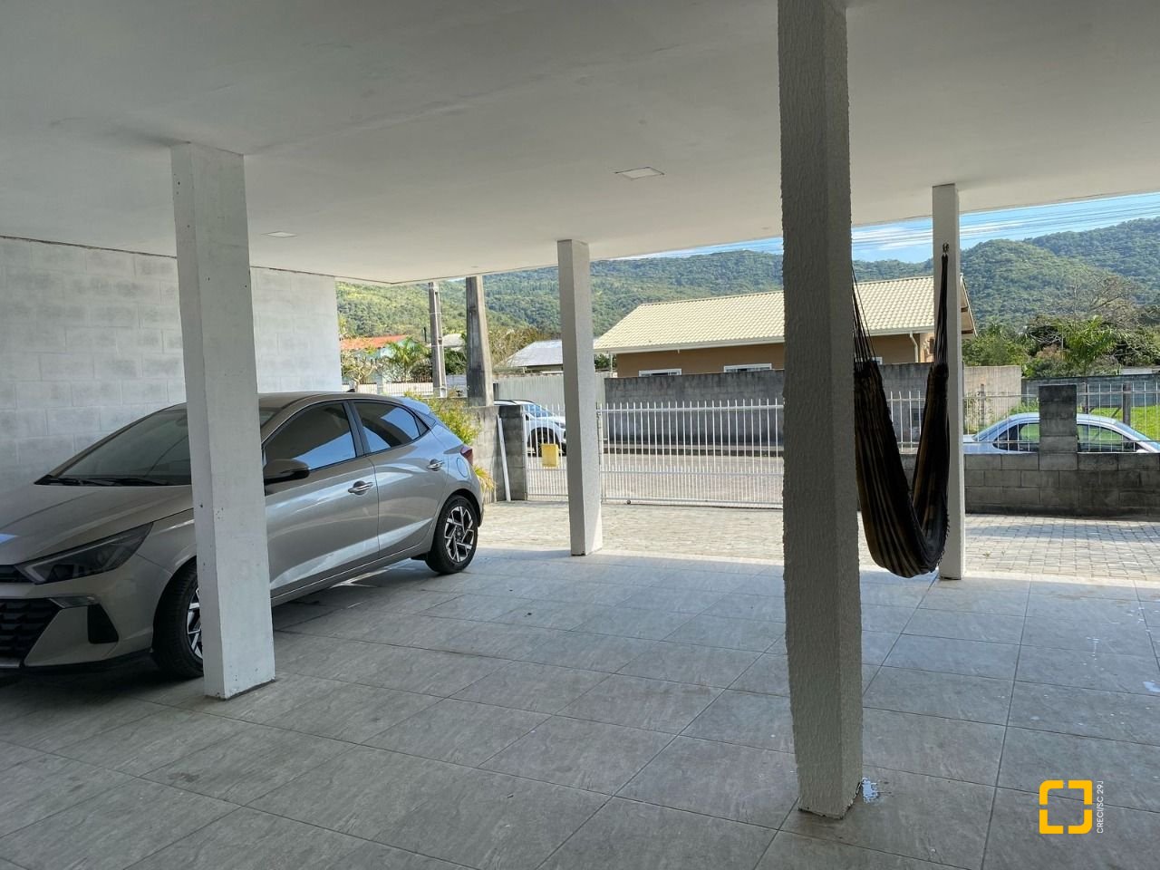 Casa com 180m², 2 quartos (sendo 2 suítes), 3 garagens, no bairro Ratones em Florianópolis