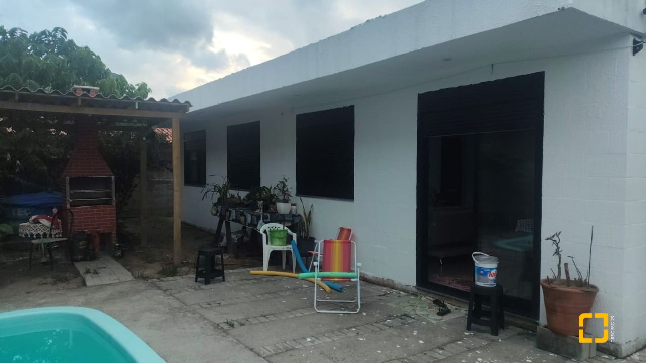 Casa com 180m², 2 quartos (sendo 2 suítes), 3 garagens, no bairro Ratones em Florianópolis