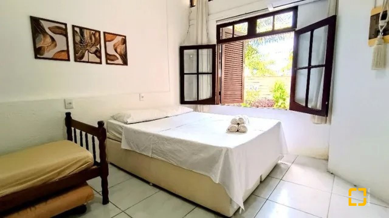 Hotel com 490m², 13 quartos (sendo 3 suítes), 2 garagens, no bairro Canasvieiras em Florianópolis