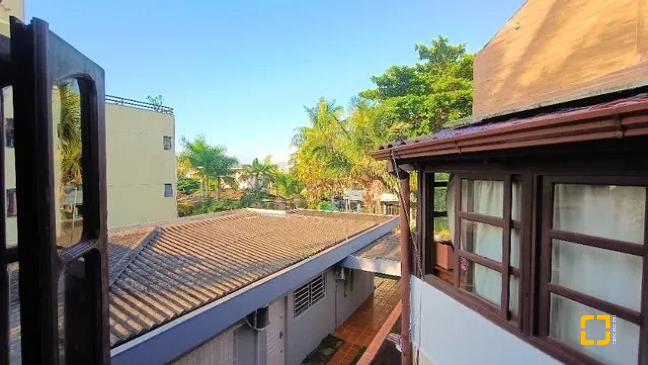 Hotel com 490m², 13 quartos (sendo 3 suítes), 2 garagens, no bairro Canasvieiras em Florianópolis