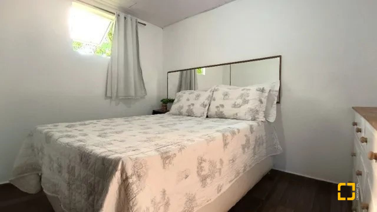 Hotel com 490m², 13 quartos (sendo 3 suítes), 2 garagens, no bairro Canasvieiras em Florianópolis