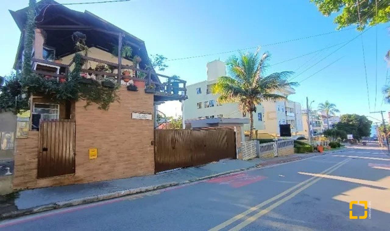 Hotel com 490m², 13 quartos (sendo 3 suítes), 2 garagens, no bairro Canasvieiras em Florianópolis