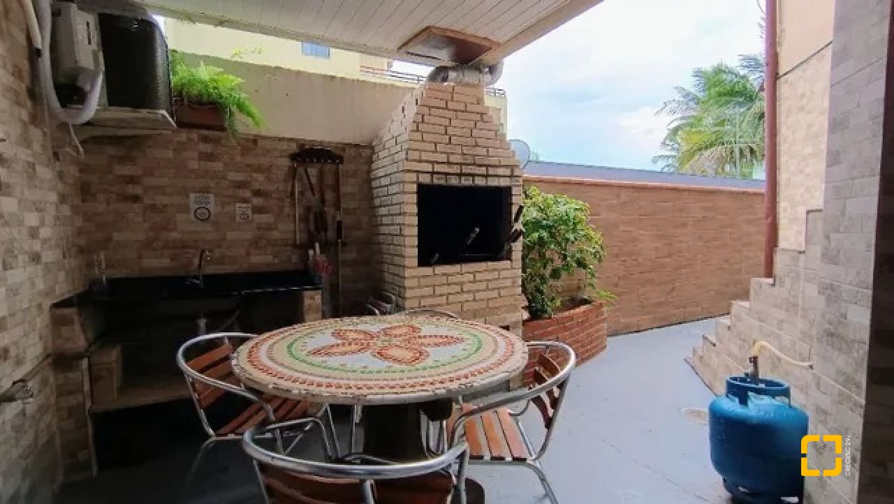 Hotel com 490m², 13 quartos (sendo 3 suítes), 2 garagens, no bairro Canasvieiras em Florianópolis