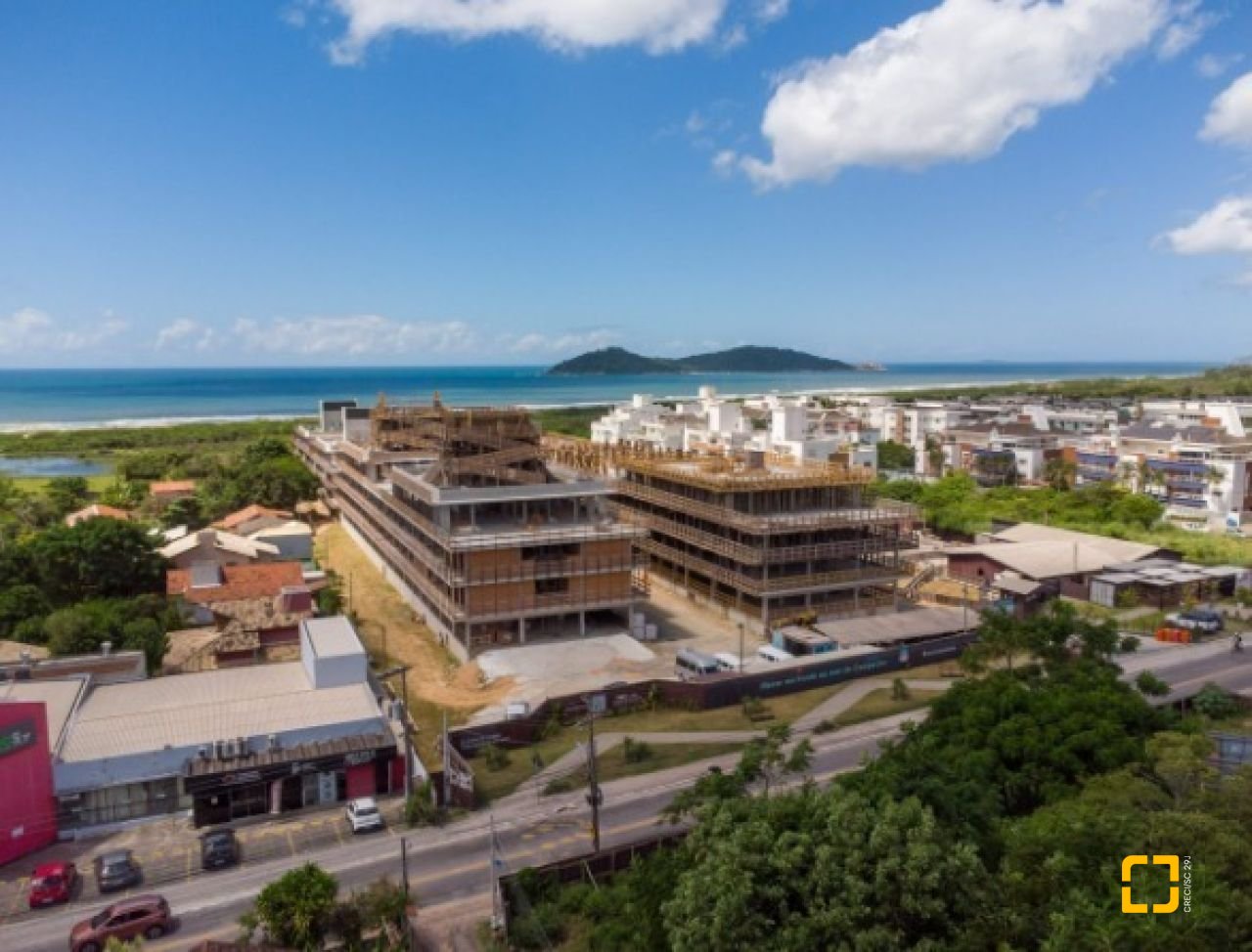 Cobertura com 177m², 4 quartos (sendo 1 suíte), 3 garagens, no bairro Campeche em Florianópolis