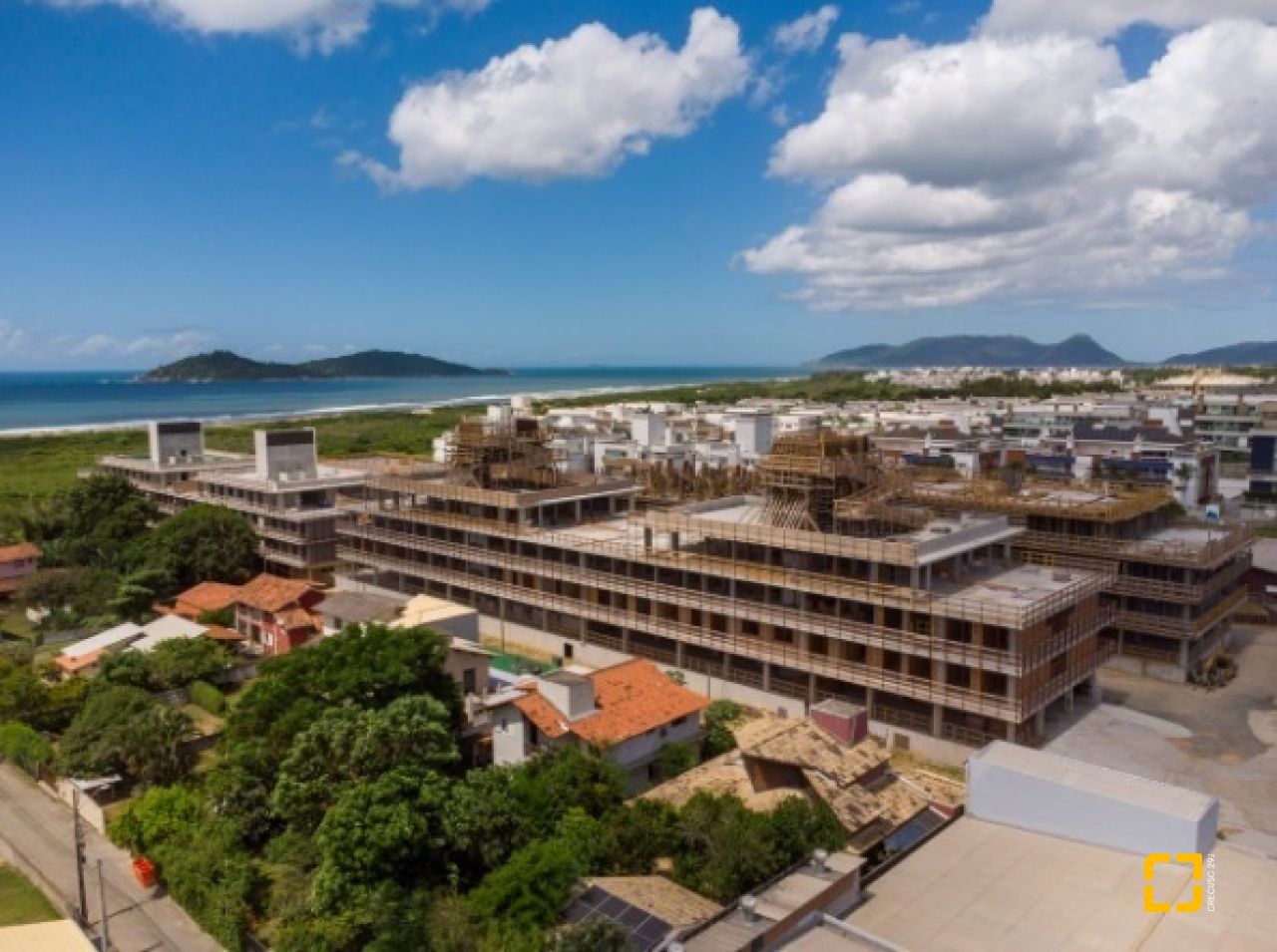 Cobertura com 177m², 4 quartos (sendo 1 suíte), 3 garagens, no bairro Campeche em Florianópolis