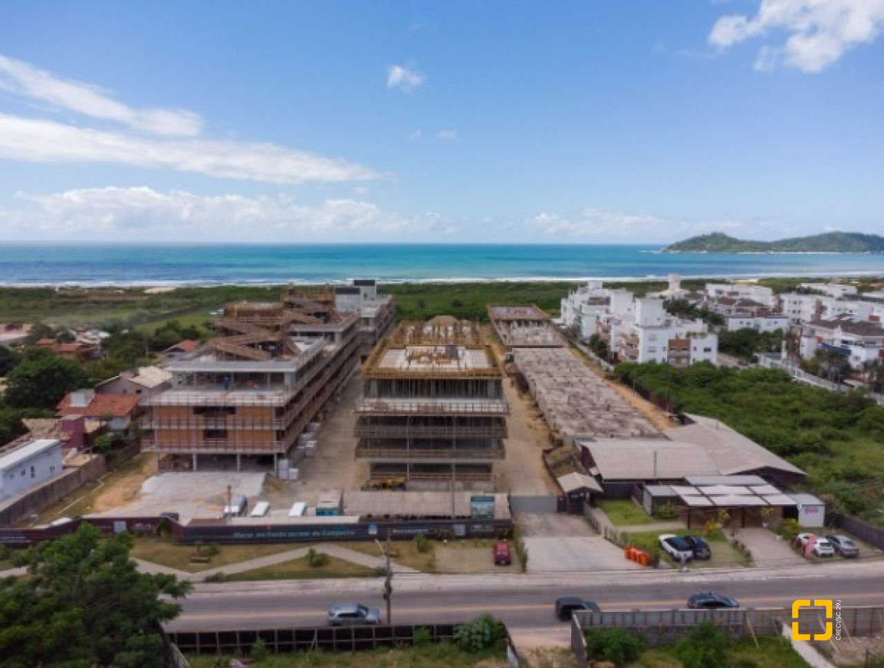 Cobertura com 177m², 4 quartos (sendo 1 suíte), 3 garagens, no bairro Campeche em Florianópolis