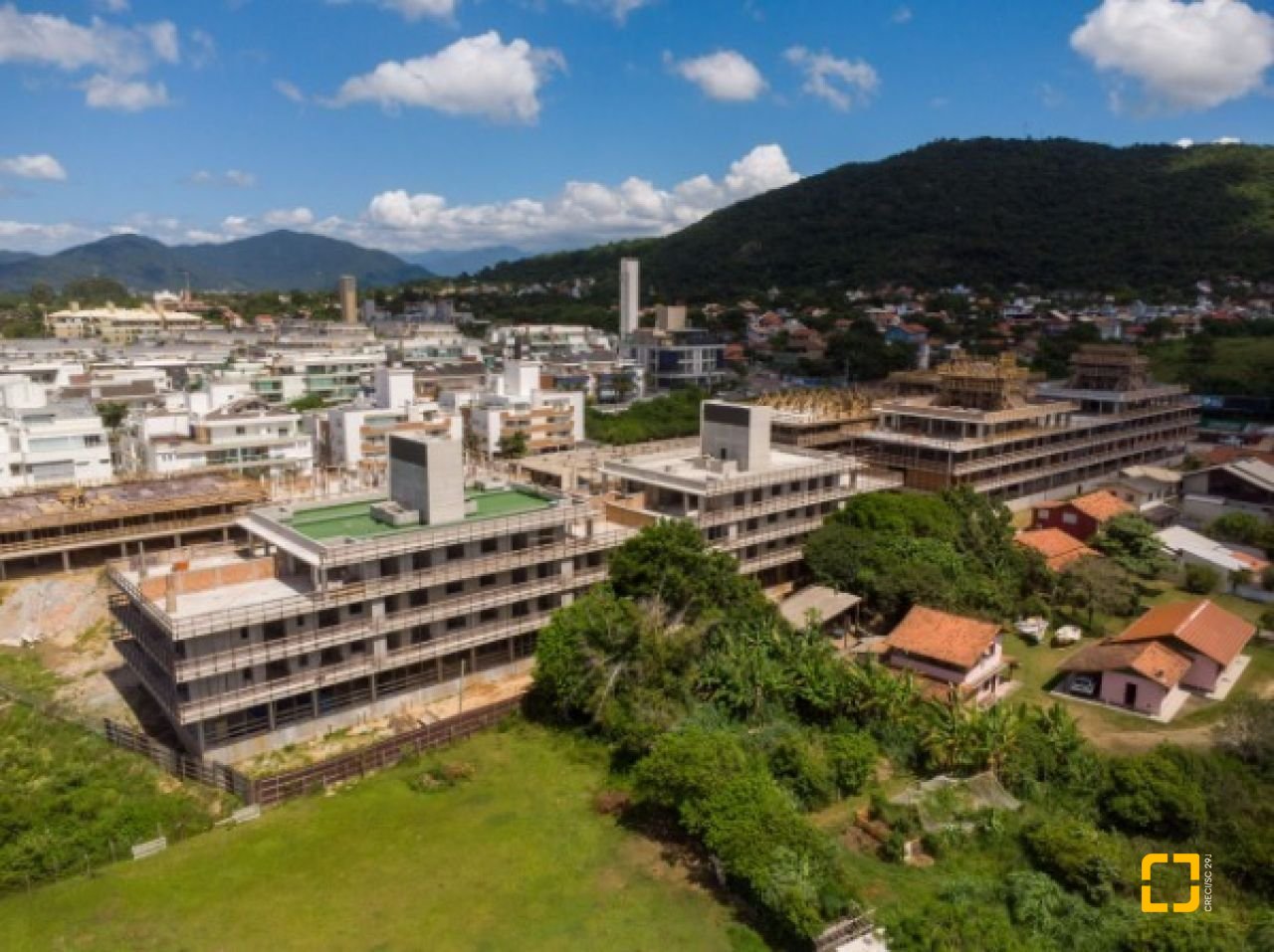 Cobertura com 177m², 4 quartos (sendo 1 suíte), 3 garagens, no bairro Campeche em Florianópolis